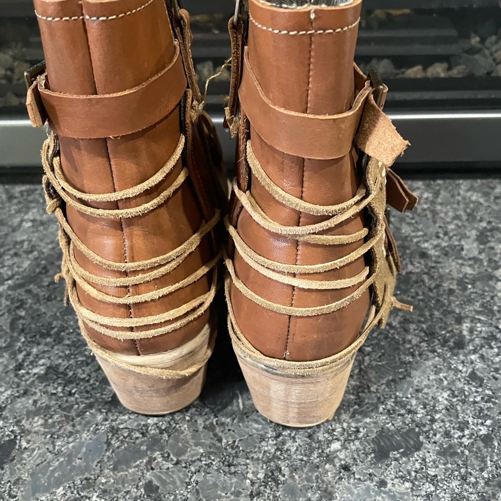 Roan brown boots size 9.